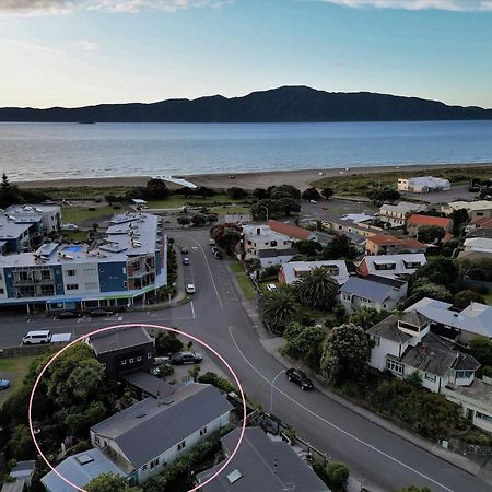 Top Floor Bed And Breakfast Paraparaumu Bagian luar foto