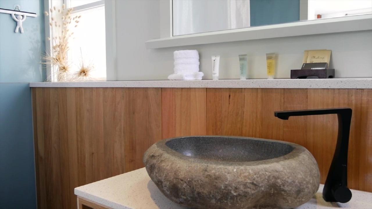Top Floor Bed And Breakfast Paraparaumu Bagian luar foto