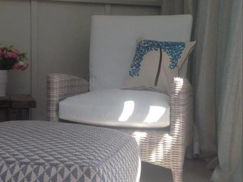 Top Floor Bed And Breakfast Paraparaumu Bagian luar foto
